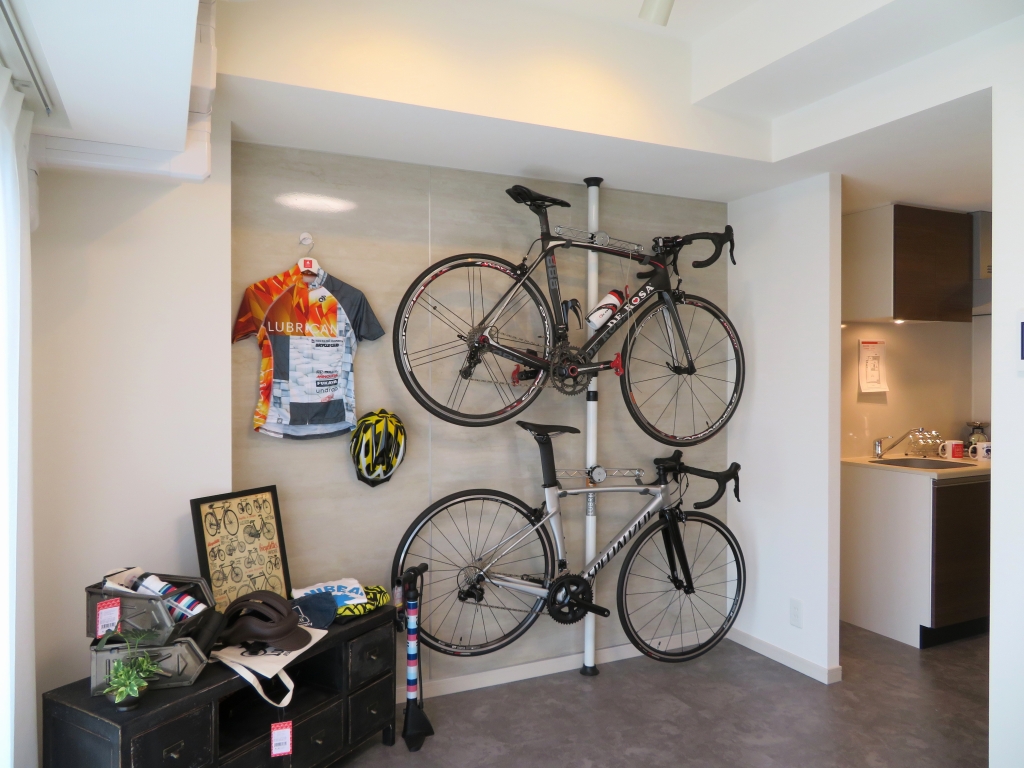 室内に置かれているものはすべて自転車絡み。趣味で統一されている