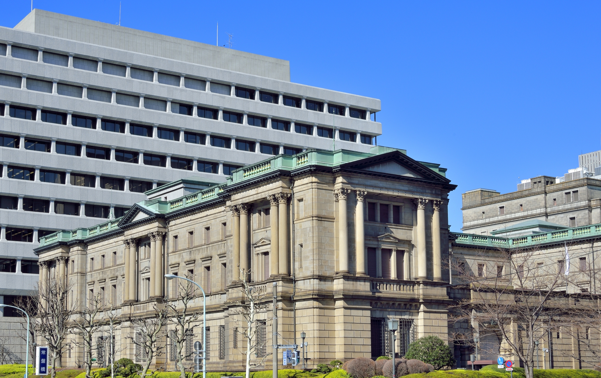 金融緩和策の維持を決めた日本銀行