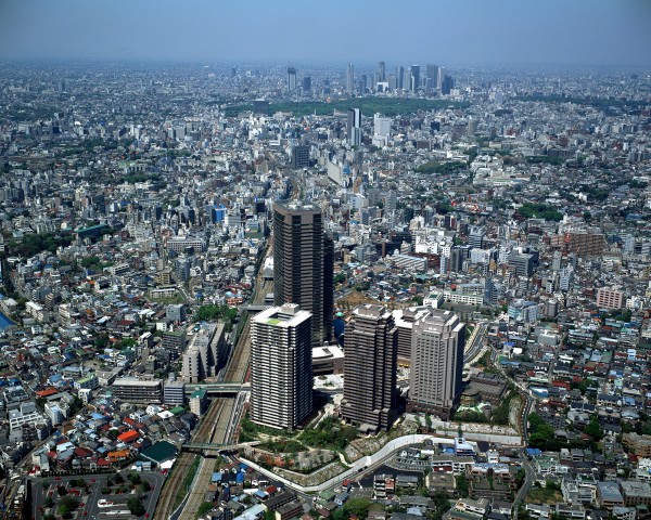 東京23区は賃貸ニーズの高い単身者が多く住むエリア。ワンルームマンション投資に有利だ。