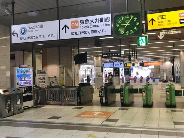 JR京浜東北線と大井町線の乗換口。りんかい線は地下でつながっている。大井町駅西口からは、京浜急行羽田空港行直通バスも