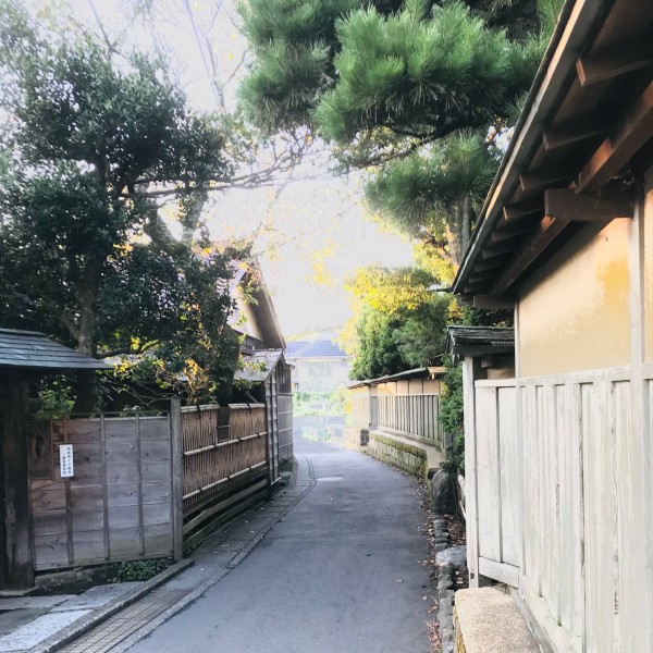 鎌倉の落ち着いた街並みは古都に相応しい