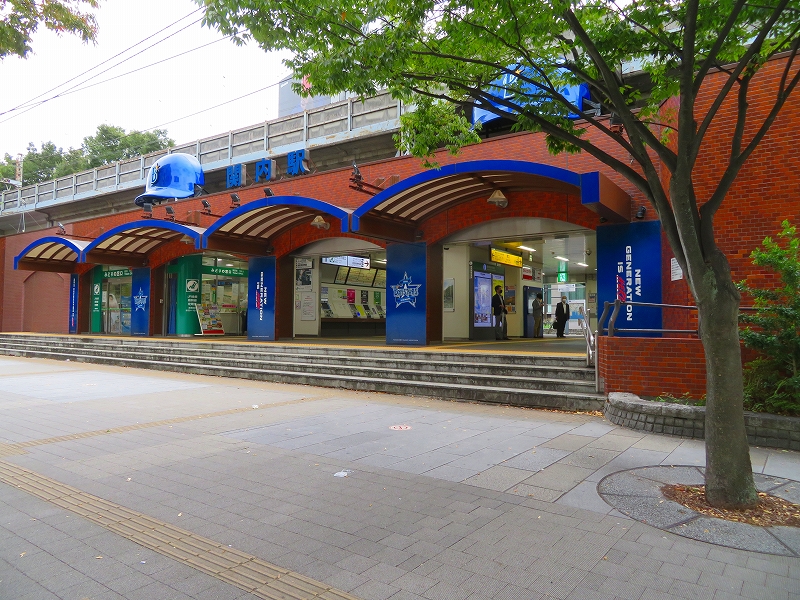 関内駅。この正面に旧横浜市庁舎がある