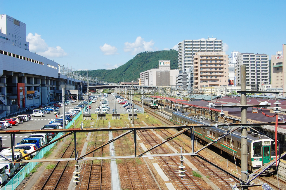 県庁所在地である福島市。近年は人口28万人台で推移している。交流・集客拠点を整備して、近隣だけではなく広域から人がやってくるエリアにするのが課題だ。