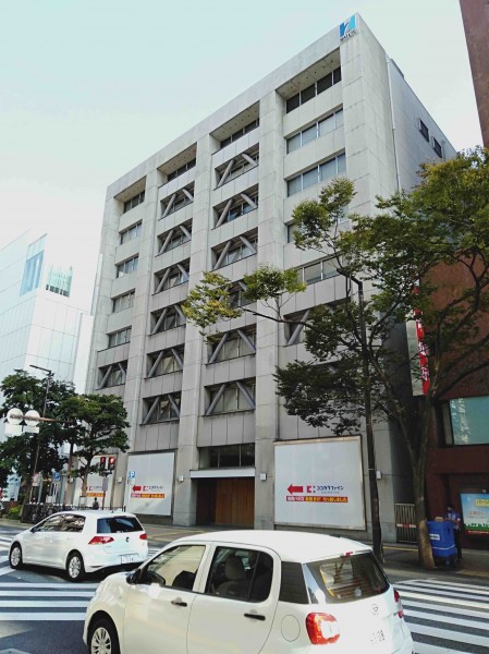 不動産大手ヒューリック（東京）が所有するヒューリック福岡ビル。2024年末までの建て替えを目指す。高級ホテルを核とした大型複合商業ビルに建て替わる予定だ。
