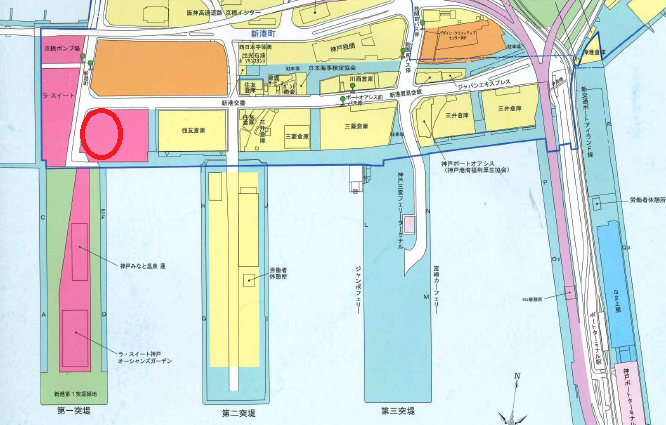 第1突堤基部（1番左の突起の付け根部分）と、第2突堤（左から2番目の突起部分）が2025年までの再開発エリア（出典：神戸市）