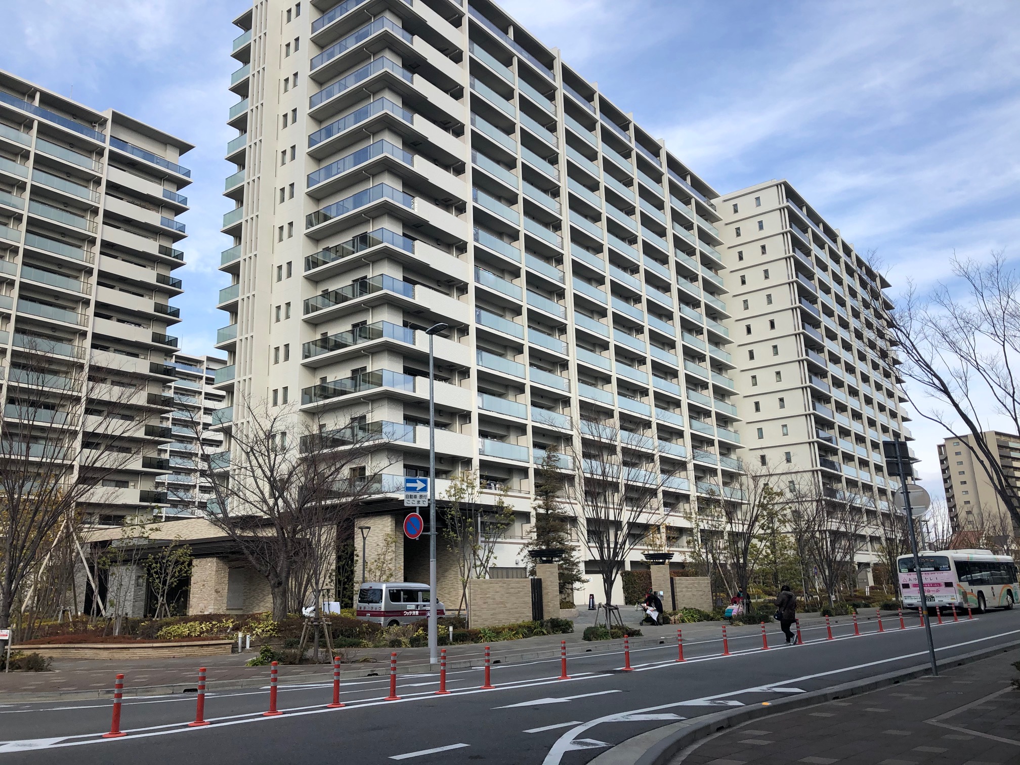 JR塚口駅前に広がる「ZUTTOCITY」。総開発面積約8.4ヘクタールもの広大な土地には、商業施設やマンション、戸建て住宅、緑地スペースなど様々な機能を持つ建物が新設された。