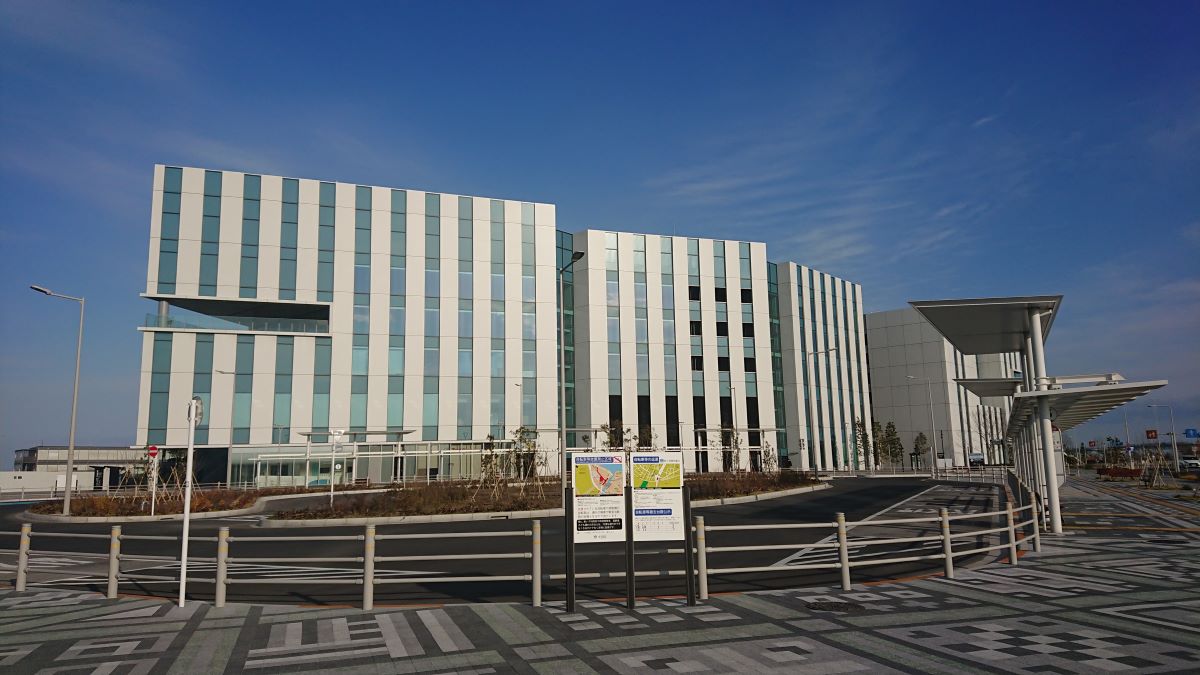 「羽田イノベーションシティ」の外観。研究開発施設や先端医療研究センター、会議場、ライブハウス、宿泊・飲食施設などが集積している。グランドオープンは2022年の予定。