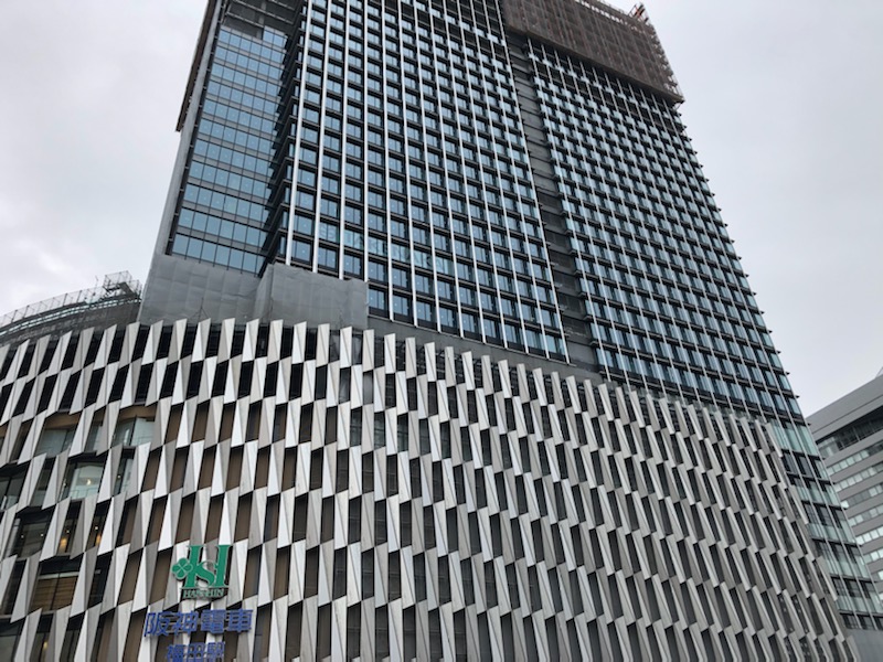 2021年秋のグランドオープンに向け、9階を封鎖して工事が進められている阪神百貨店梅田本店。