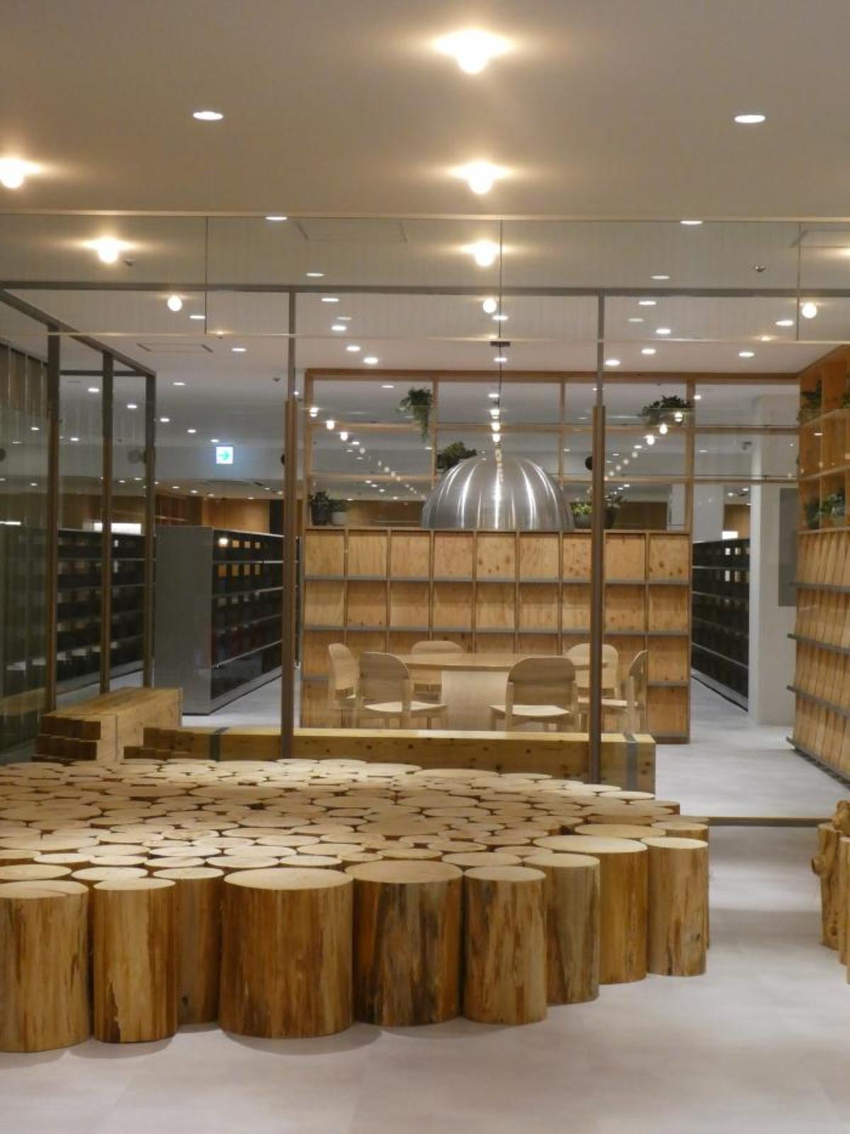 今年オープンした名谷図書館。六甲の木材を活用し、人にも環境にも優しい。（出典：神戸市）