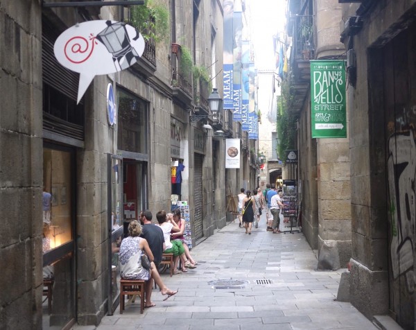 バルセロナのボルン地区。カフェや雑貨屋など洒落たお店が集まっていて、雰囲気がよい。