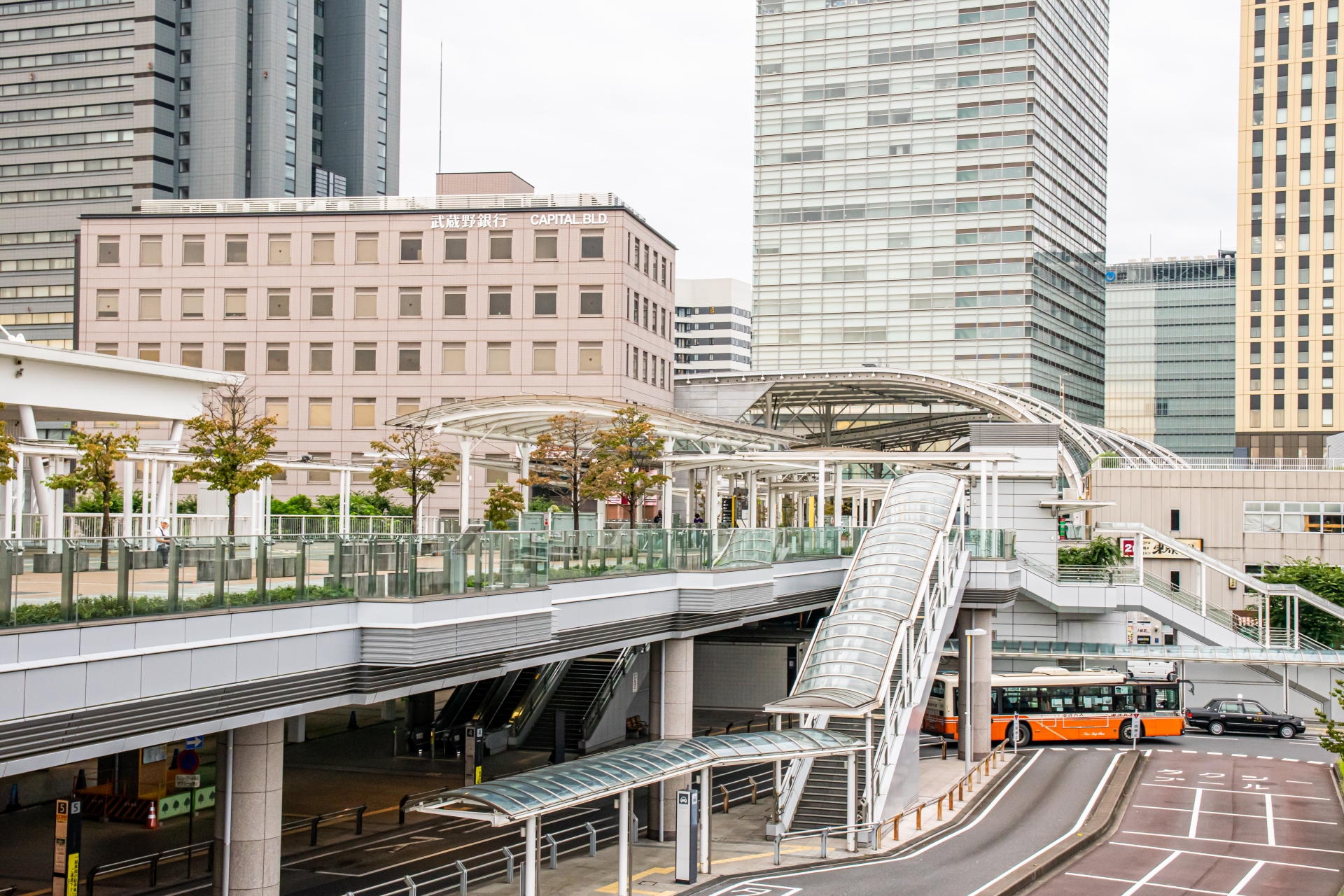 2000年に開業した、JR東日本のさいたま新都心駅。近くにはさいたまスーパーアリーナやコクーンシティなどの集客施設が広がる。