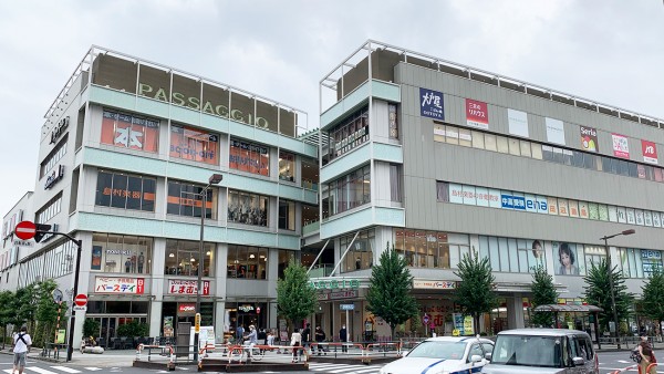 日清紡の工場跡地はファミリー向けの商業施設になっている。