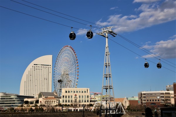 昨年4月に開業した「YOKOHAMA AIR CABIN」。世界最先端の都市型循環式ロープウェイで、高所からまち並みを楽しみながら移動できる。