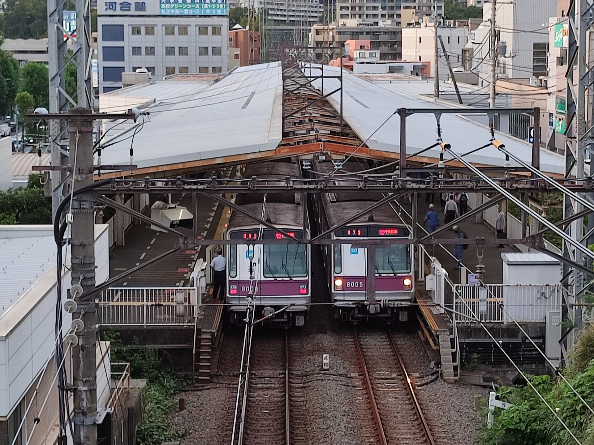 交通や生活サービス・ホテル・リゾートなど、人々の生活に密着した事業を展開する、東急グループ。なかでも鉄道事業を展開する東急電鉄の各路線は、東京～神奈川エリアでなくてはならない存在だ。画像はあざみ野駅。