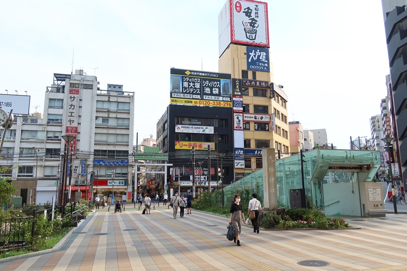 再開発が予定されているのは駅正面のサンモール大塚という商店街のあるエリア