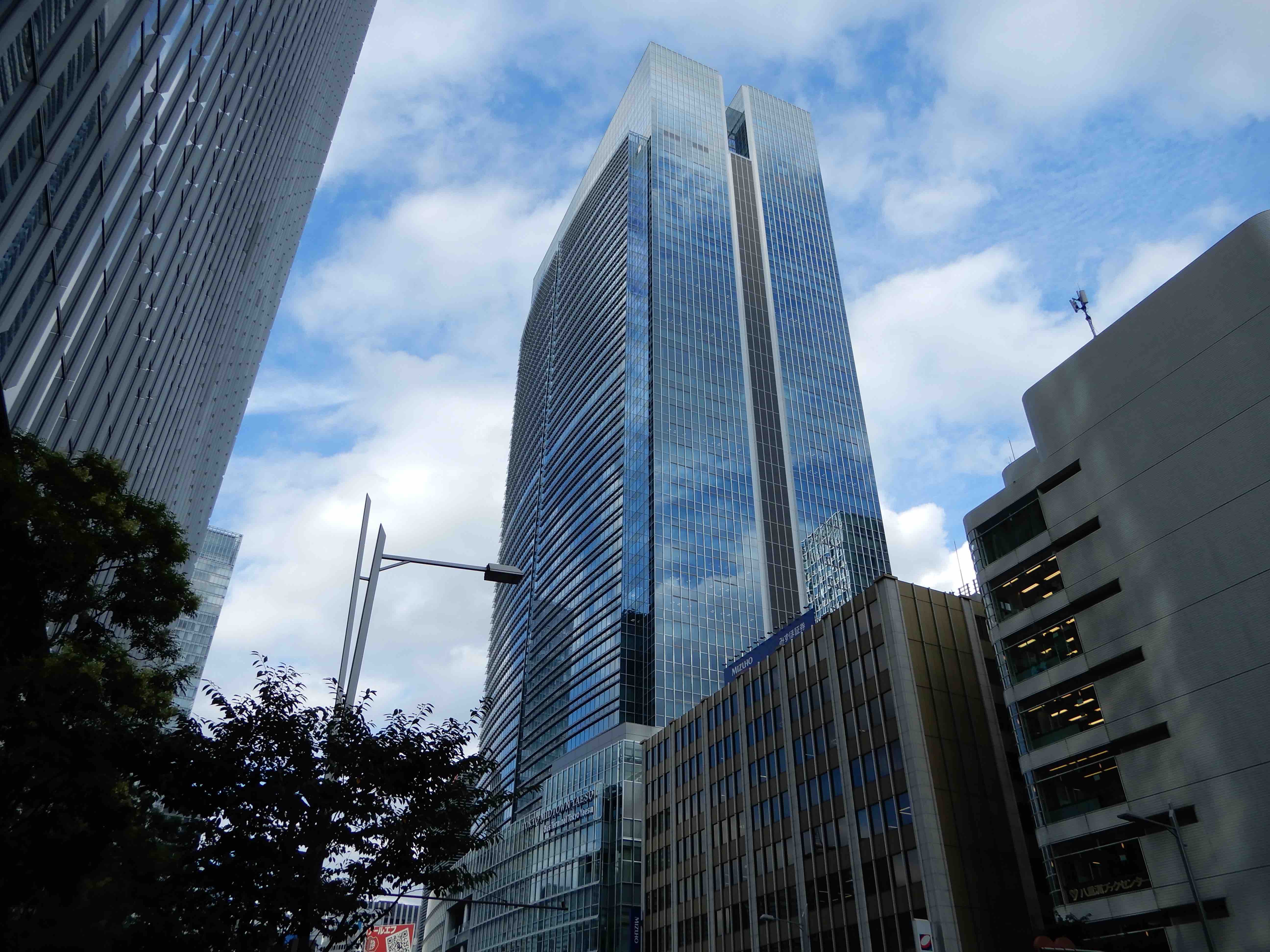 竣工した「東京ミッドタウン八重洲」。地下1階の13店舗と地下2階の「バスターミナル東京八重洲」が先行オープン。