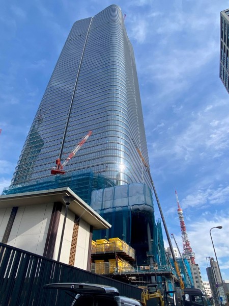 外観はほぼ完成したメインタワー。高さは東京タワーと同じ333メートル（2022年11月、筆者撮影）