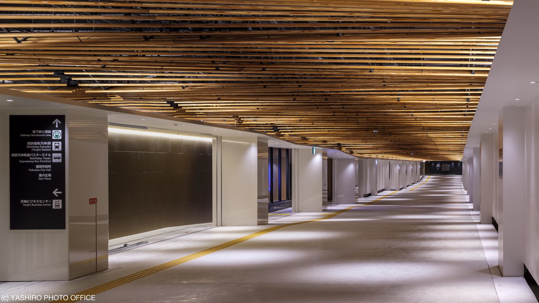 「因幡町通り地下通路」の位置図と内部。県産木材の不燃化や照明制御技術なその最新技術を活用している。 出所：プレスリリース