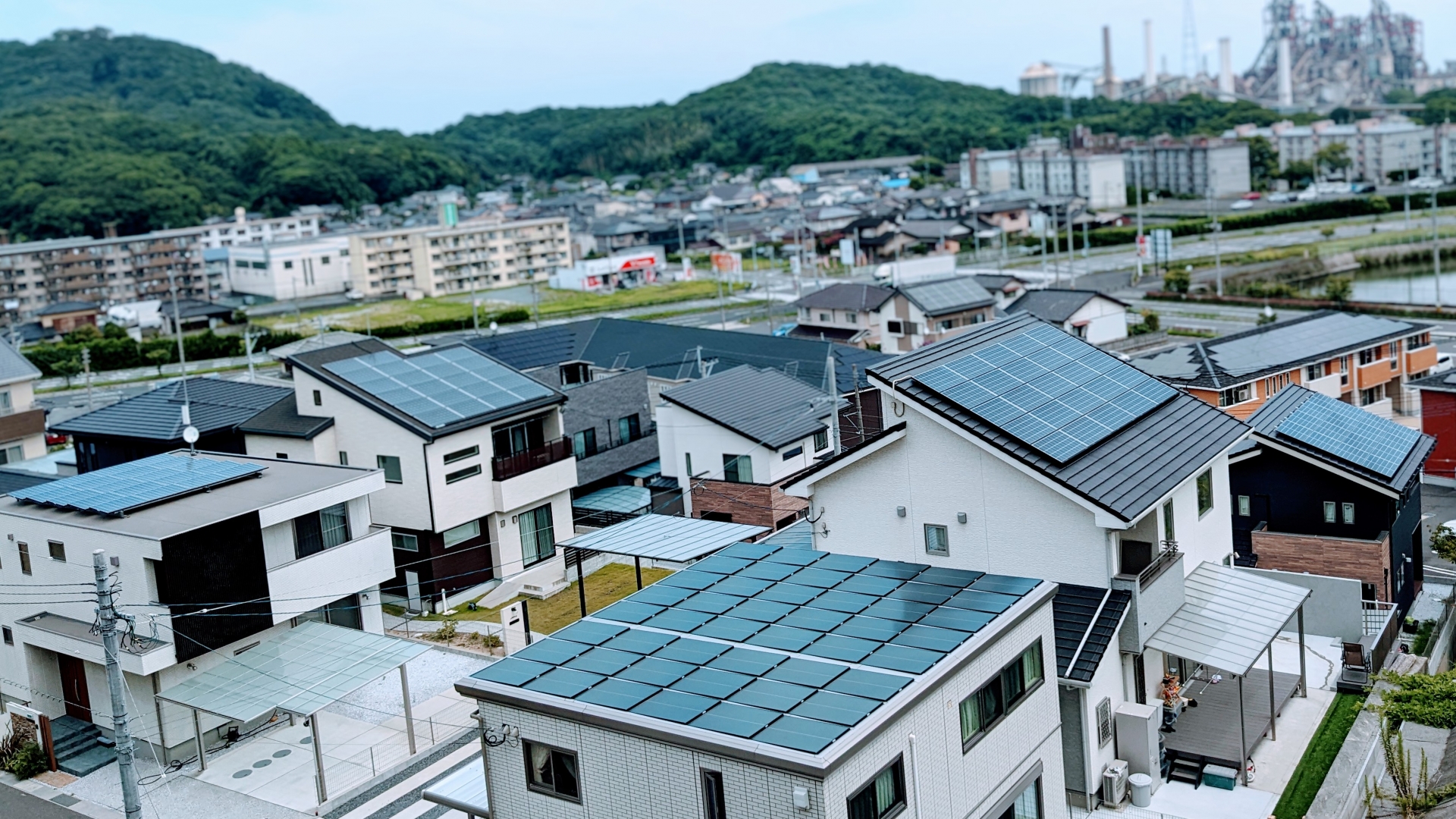 東京都など一部自治体で、新築戸建てを対象に設置義務化が始まろうとしている、太陽光発電パネル。PPAを活用すれば低コストでの導入が可能とされている。