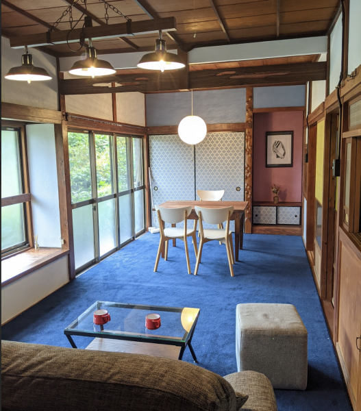 横須賀のベース賃貸。真壁の味わいを活かしたリフォームと、ホームステージングのセンスが光る。