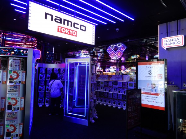 namco TOKYO のエンターテインメント性のあるカフェバーでアルコール飲料も。
