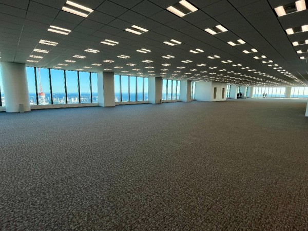 52階オフィスフロア。360度の眺望を誇る。