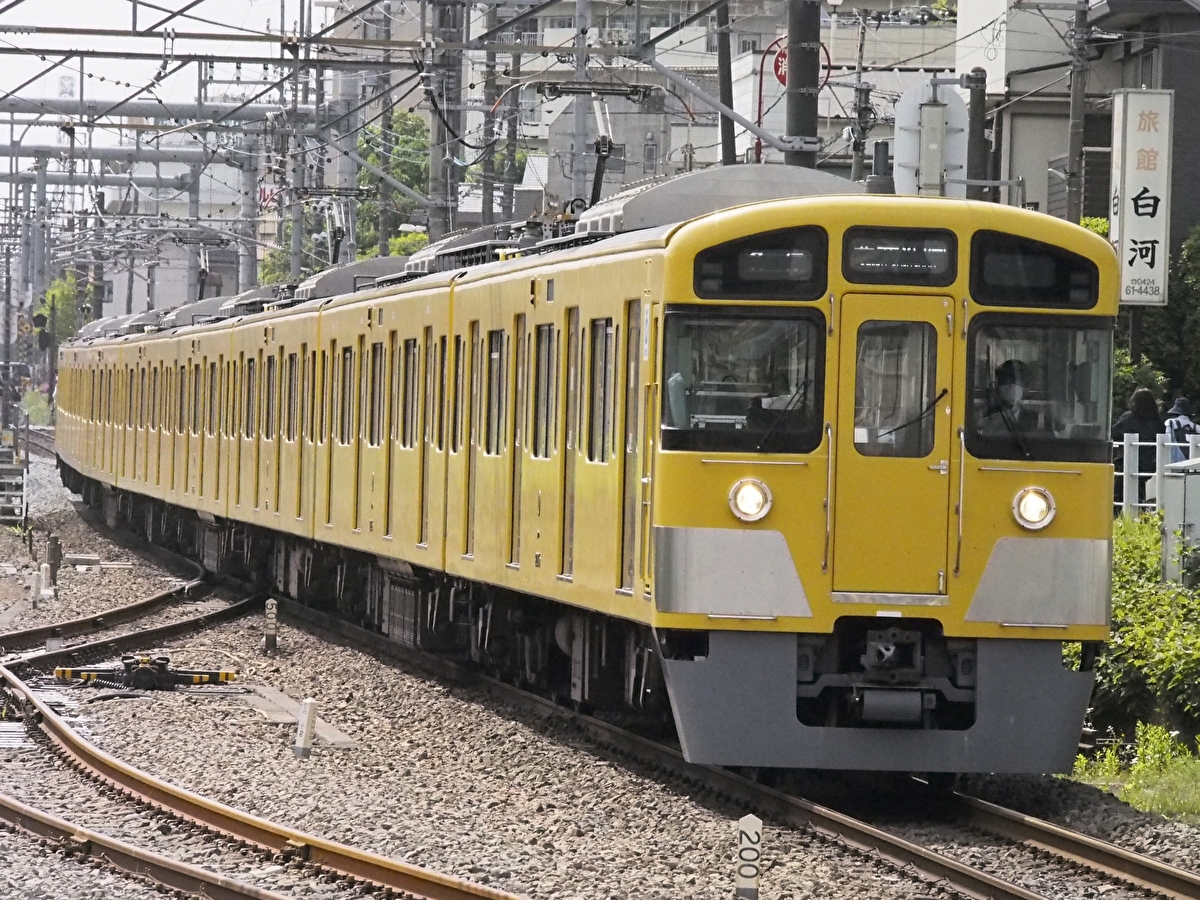 西武新宿線の黄色い電車