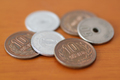 平成23年の1円玉の価値が2000倍に!?  日本円の希少硬貨が高値で取引されるシンプルな理由。_画像